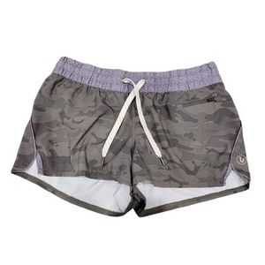 Vuori Clementine Shorts in Olive Camo Size Small